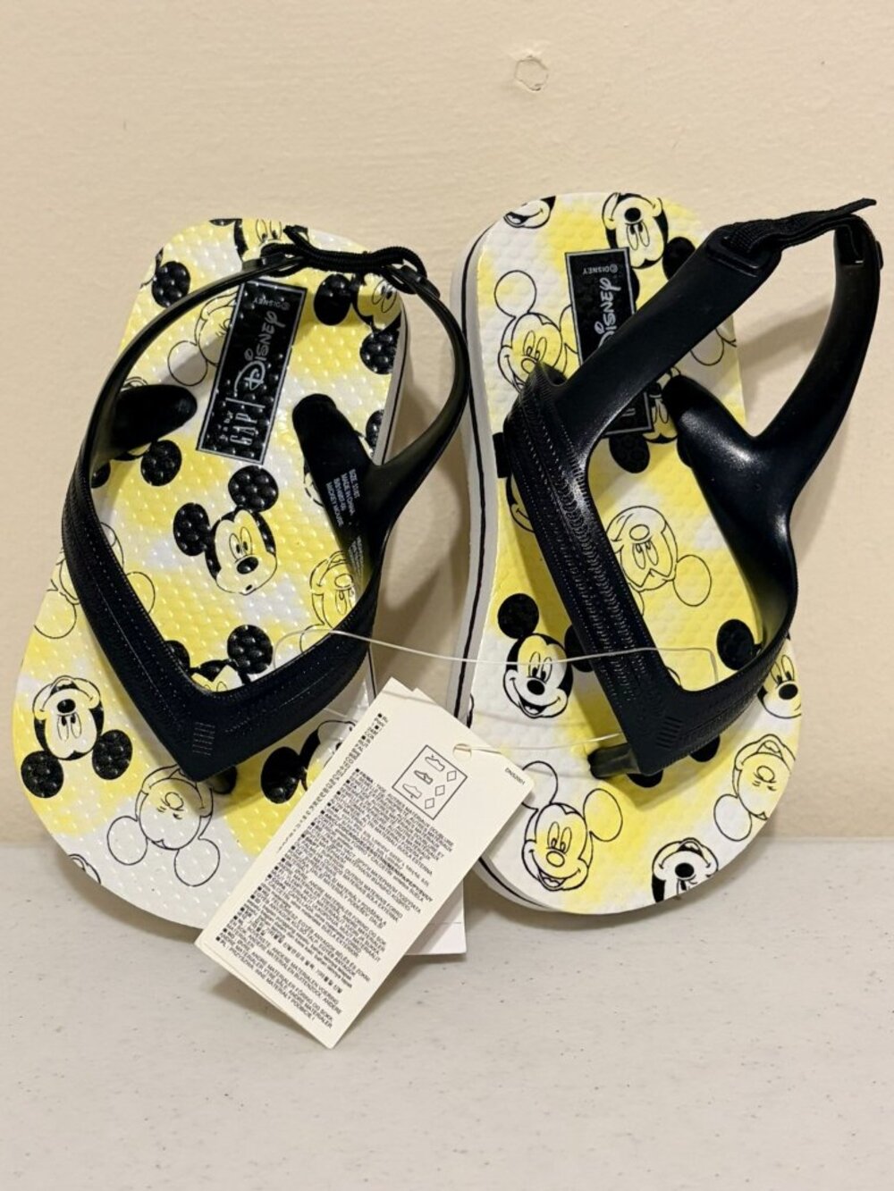 New NWT Baby Gap Mickey Mouse Yellow Black Flip Flops Size 5/6